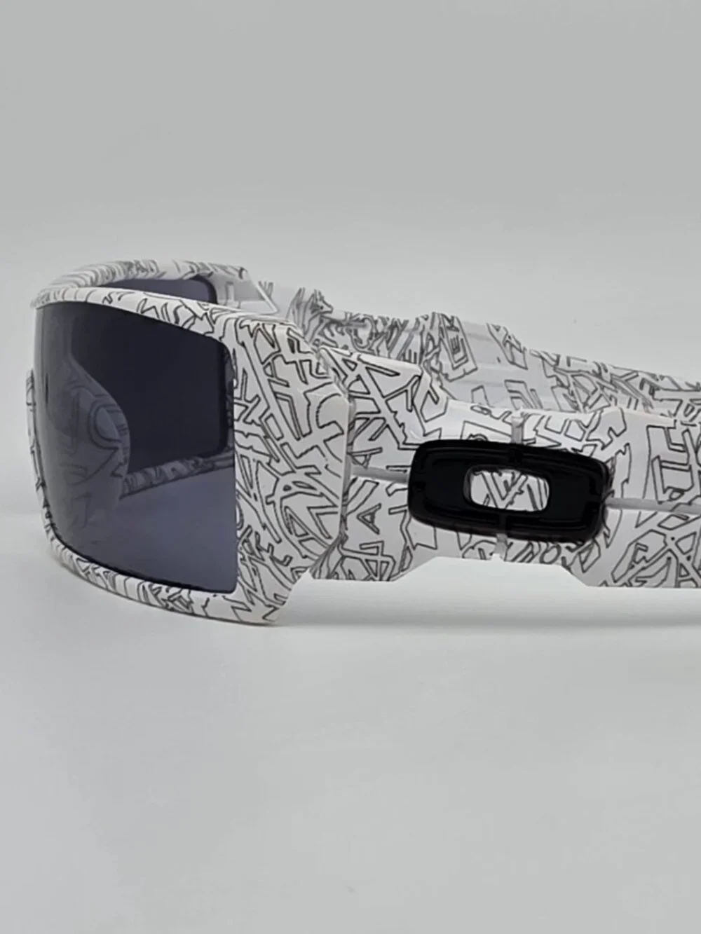 Oakley 03-461 Oil Rig II White Ghost Text Frame Grey Lens Shield Sunglasses 125